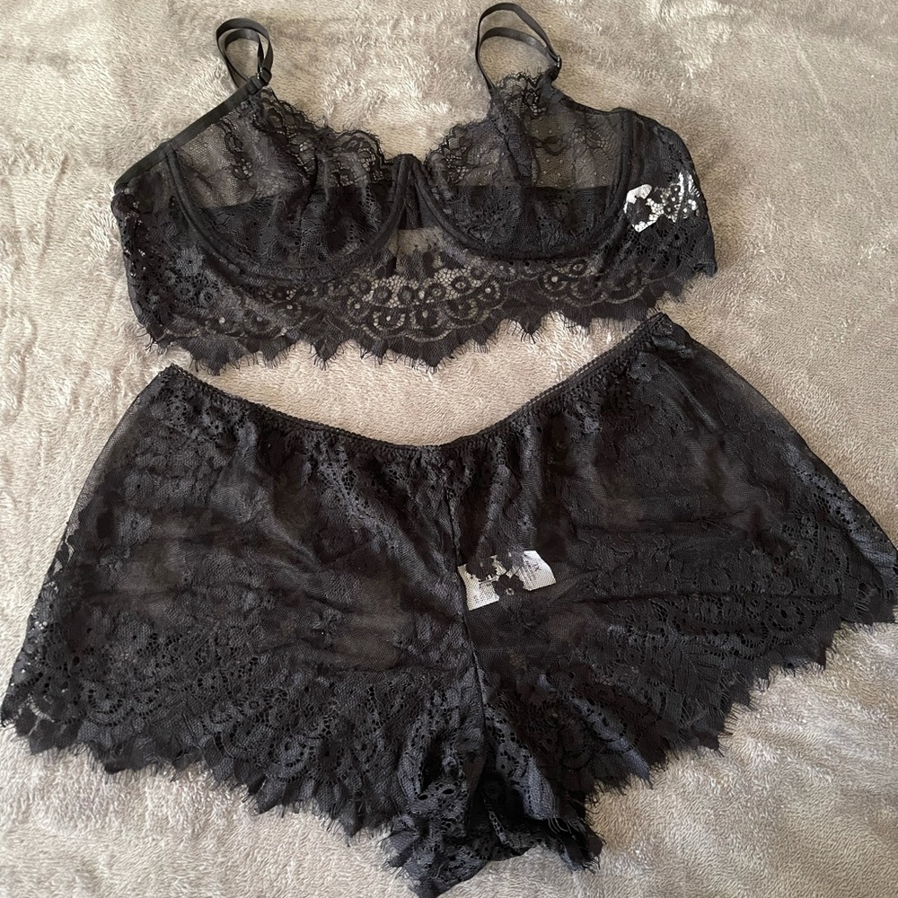 Brand New Women Black Lace Lingerie ( 2 Piece)